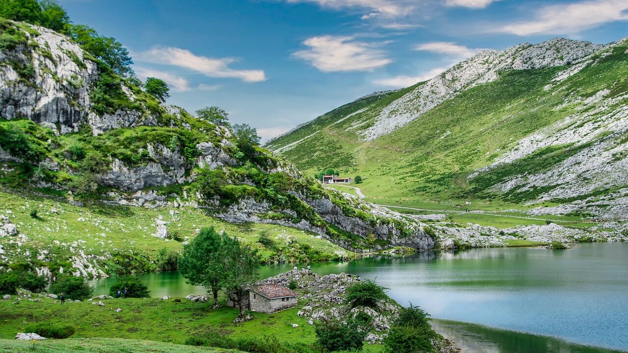 Deoria Tal, Chopta, Uttrakhand.